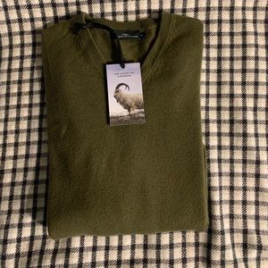 Rodd&Gunn Army Green V-neck Size Medium Sweater